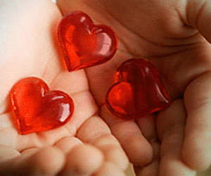 Gif animé coeurs mains